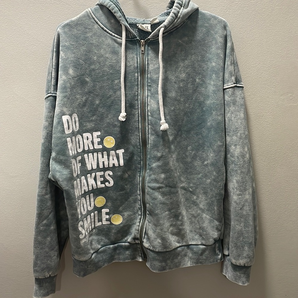 Women’s Smiley World zip up sweater size small